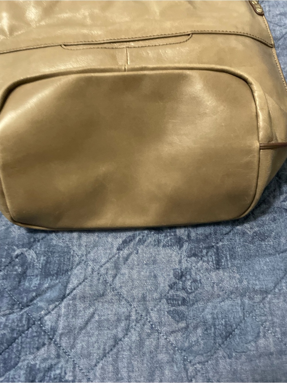 HOBO Leather Hobo Bag in gray - Picture 3 of 8